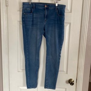 Old Navy rockstar super skinny  Jean distressed